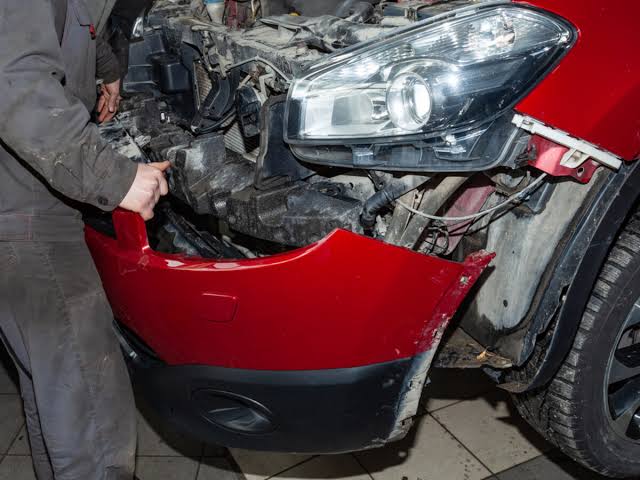 Die 5 besten Stoßstangen-Reparaturservices in Darmstadt – Gerissene Stoßfänger ohne kompletten Austausch instand setzen